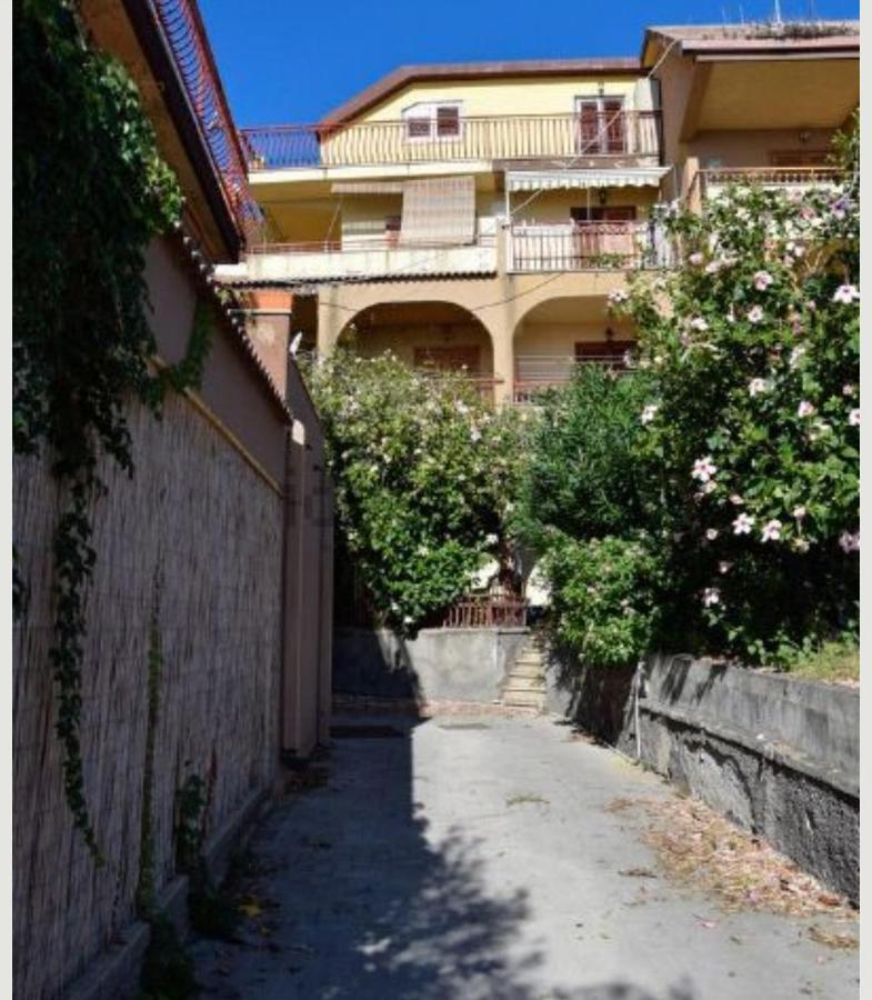 Elegance Apartment Taormina Letojanni Bagian luar foto